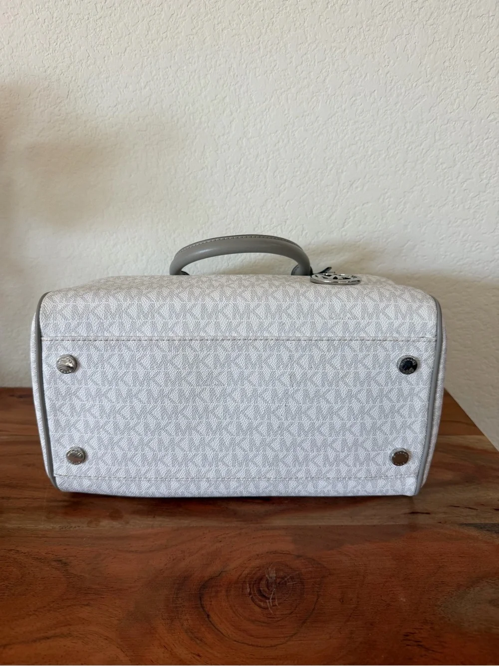 Michael Kors White and Silver Logo Satchel with Matching Wallet - Picture 3 of 8